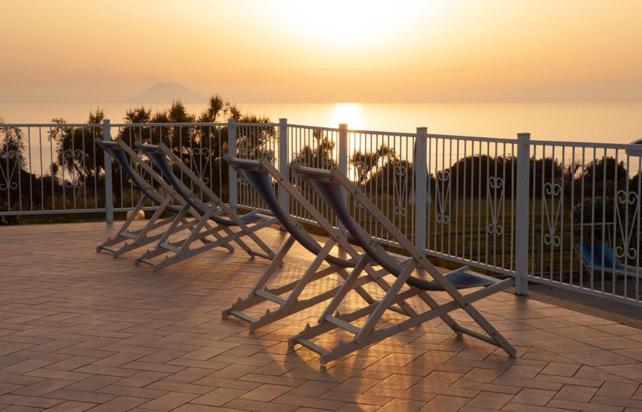 Agriturismo Ninea Рикади Экстерьер фото