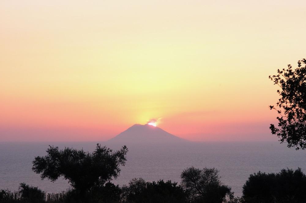 Agriturismo Ninea Рикади Экстерьер фото