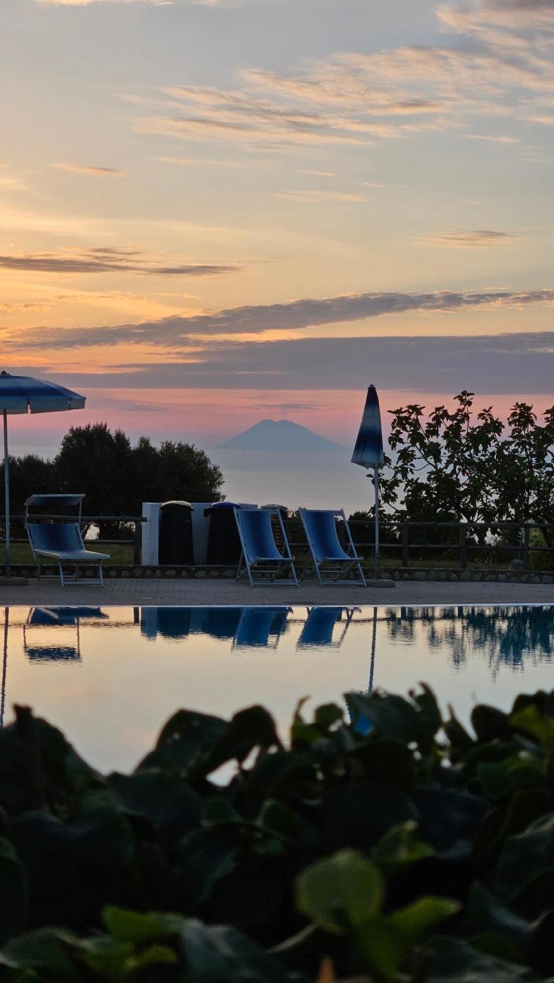 Agriturismo Ninea Рикади Экстерьер фото